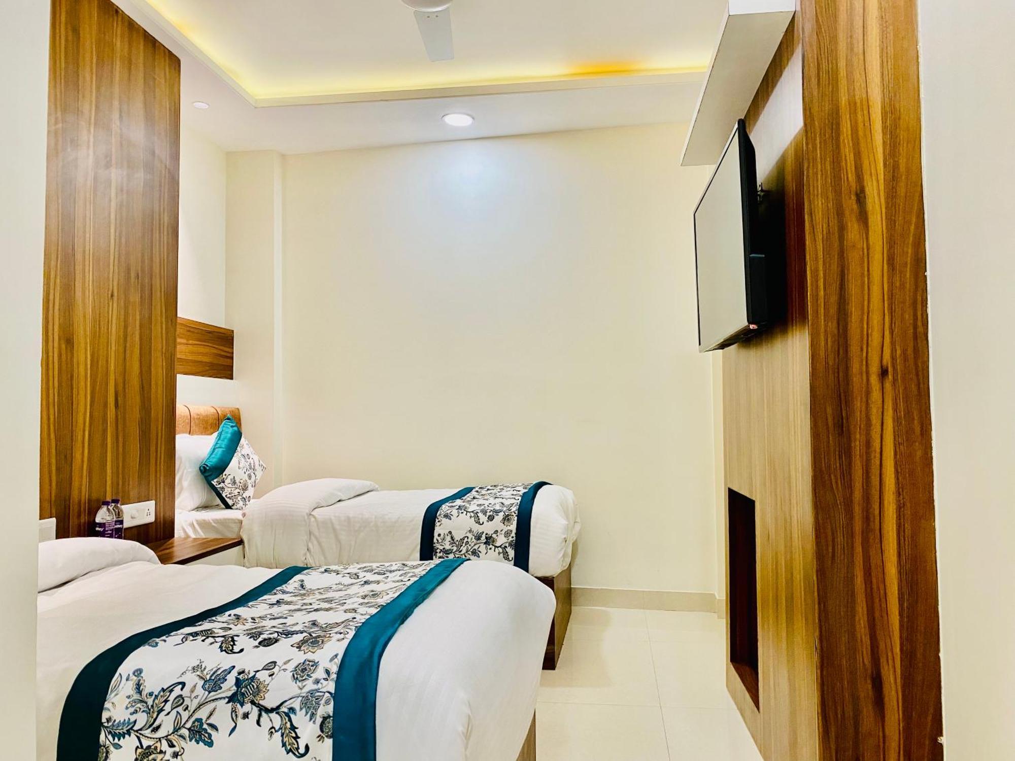 Hotel White And Restaurant 300 Mtr From Golden Temple Amritsar Exterior foto