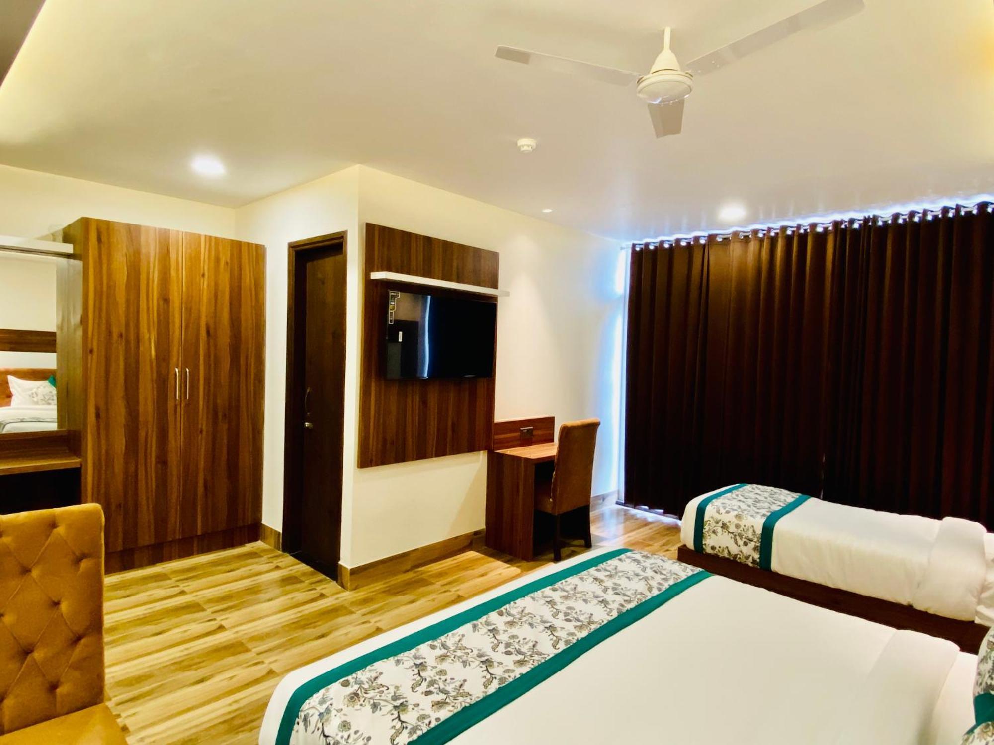 Hotel White And Restaurant 300 Mtr From Golden Temple Amritsar Exterior foto